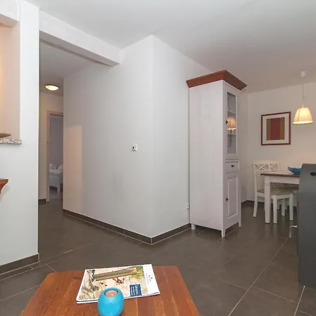 W9 1 Διαμέρισμα *